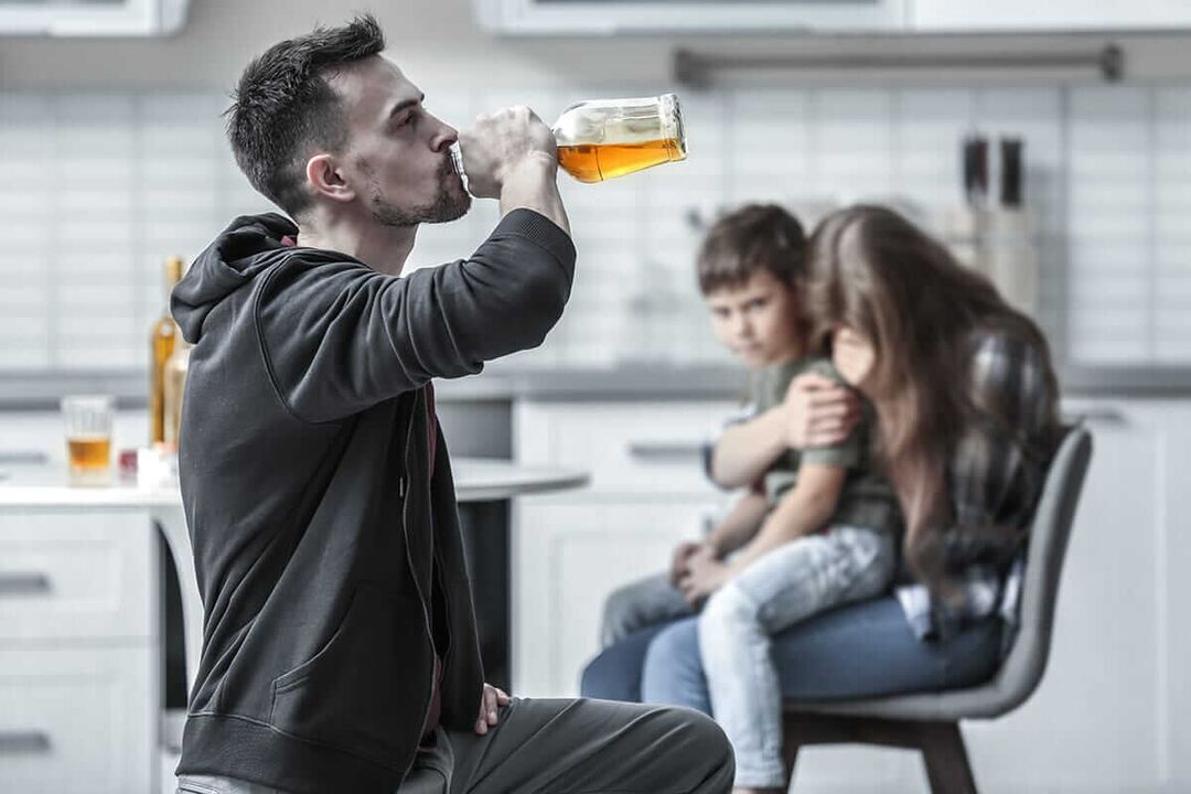 Alcoolismul masculin poate distruge o familie